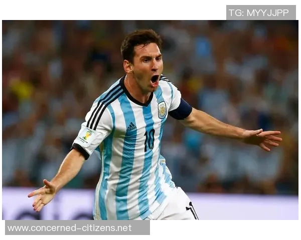 全球足坛名气最大的足球明星是谁他的传奇故事与成就解析