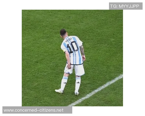 身高155厘米的足球明星如何在绿茵场上创造传奇与辉煌